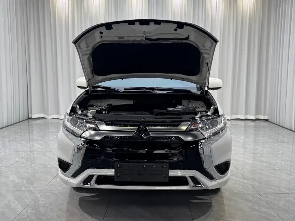 Mitsubishi Outlander — фото 10