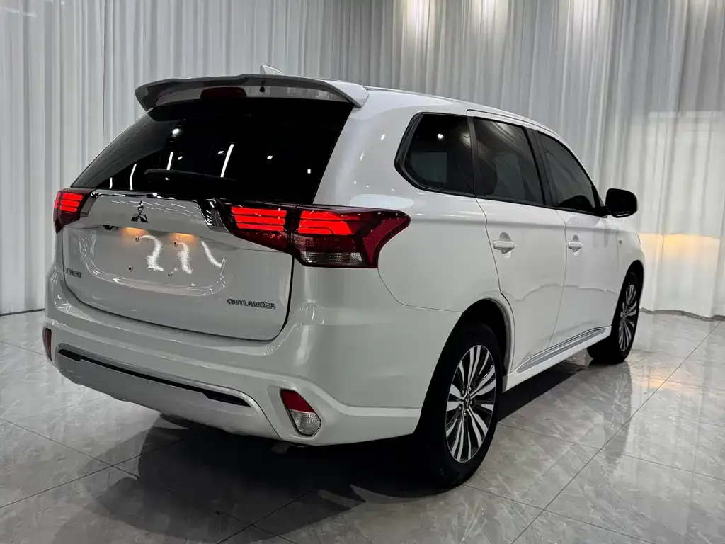 Mitsubishi Outlander — фото 6