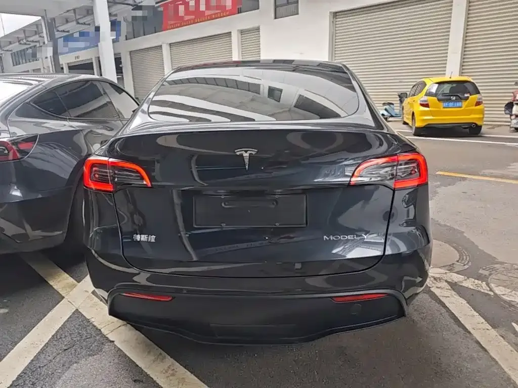 Tesla Model Y — фото 7