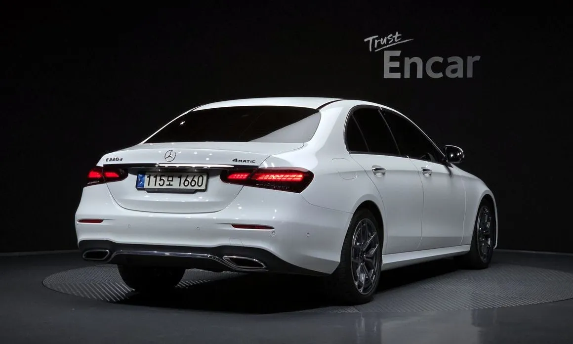 Mercedes-Benz E-Class — фото 3