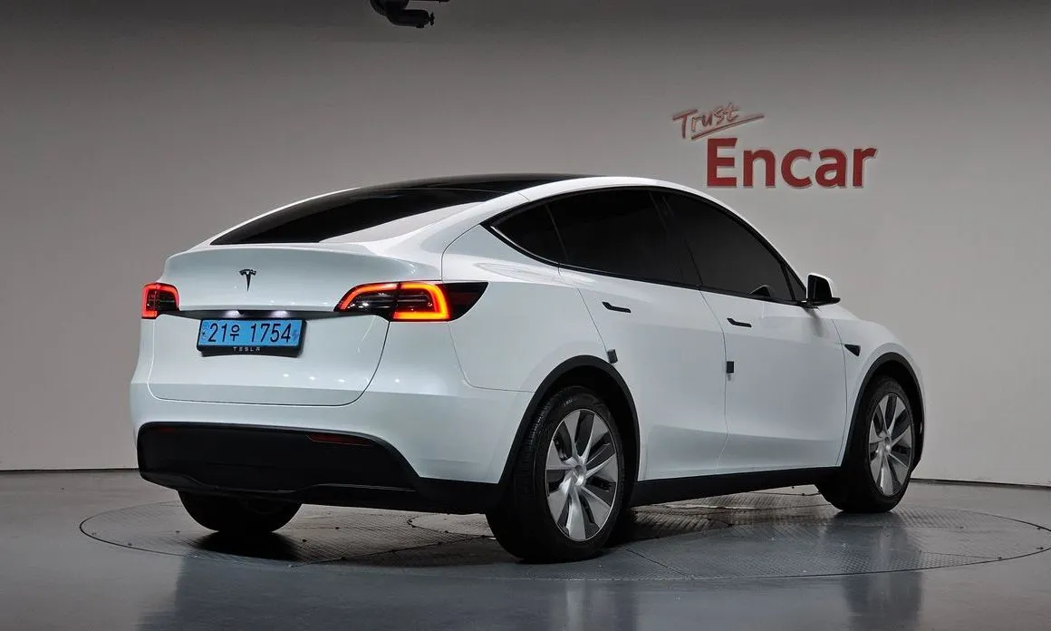 Tesla Model Y — фото 9