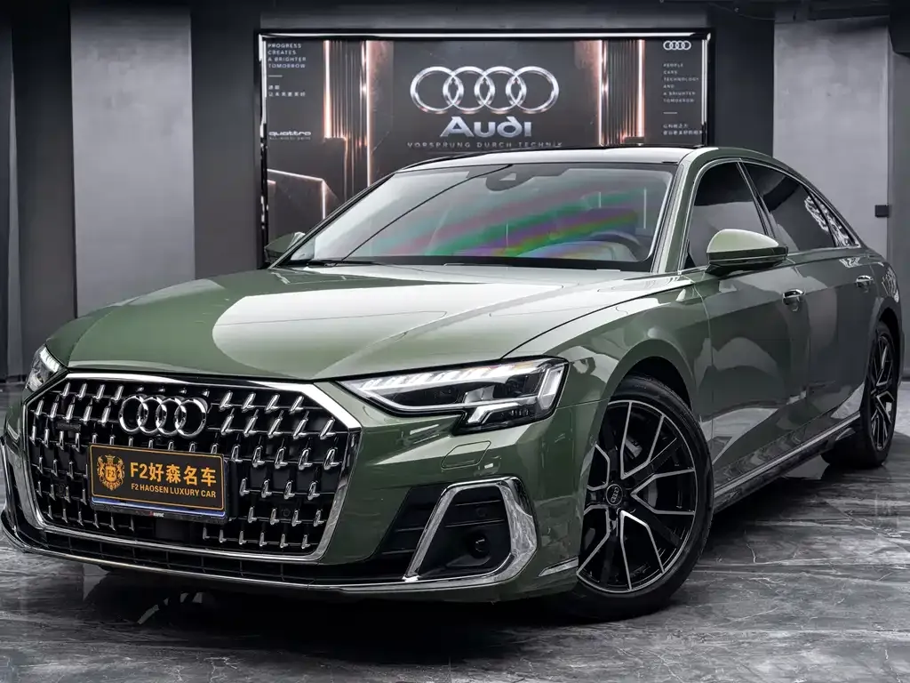 Audi A8 — фото 1