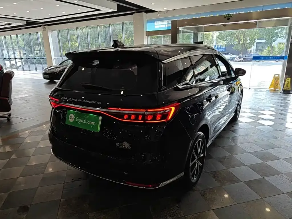 BYD MAX New Energy — фото 10