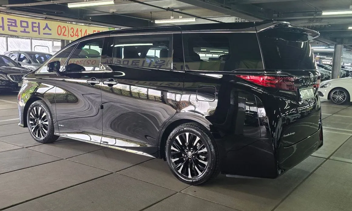 Toyota Alphard — фото 8