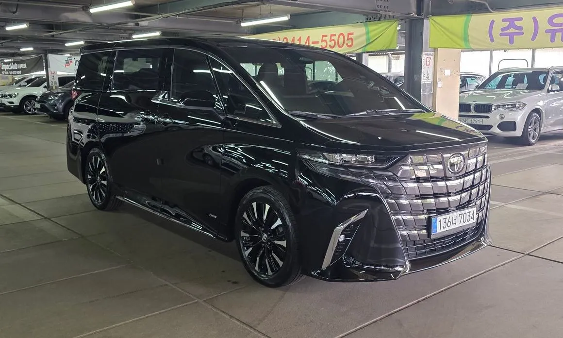 Toyota Alphard — фото 10