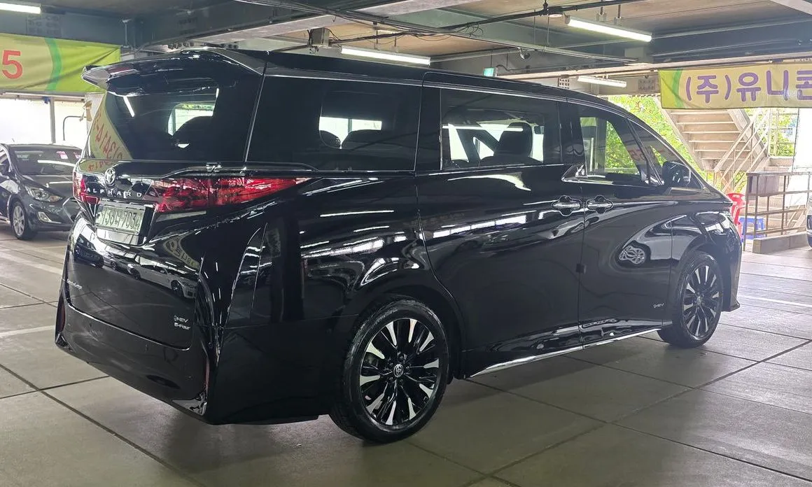 Toyota Alphard — фото 9