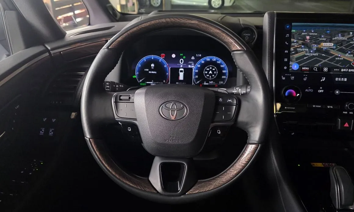 Toyota Alphard — фото 3