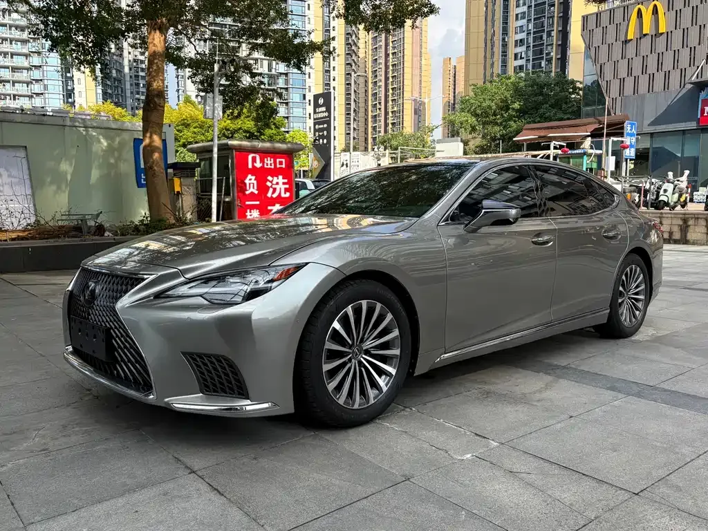 Lexus LS — фото 1
