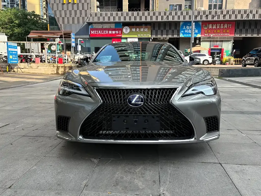 Lexus LS — фото 10