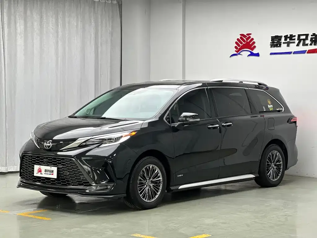 Toyota Granvia — фото 1
