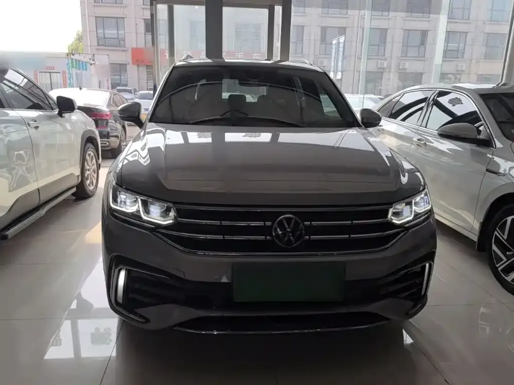 Volkswagen Tiguan L PHEV — фото 7