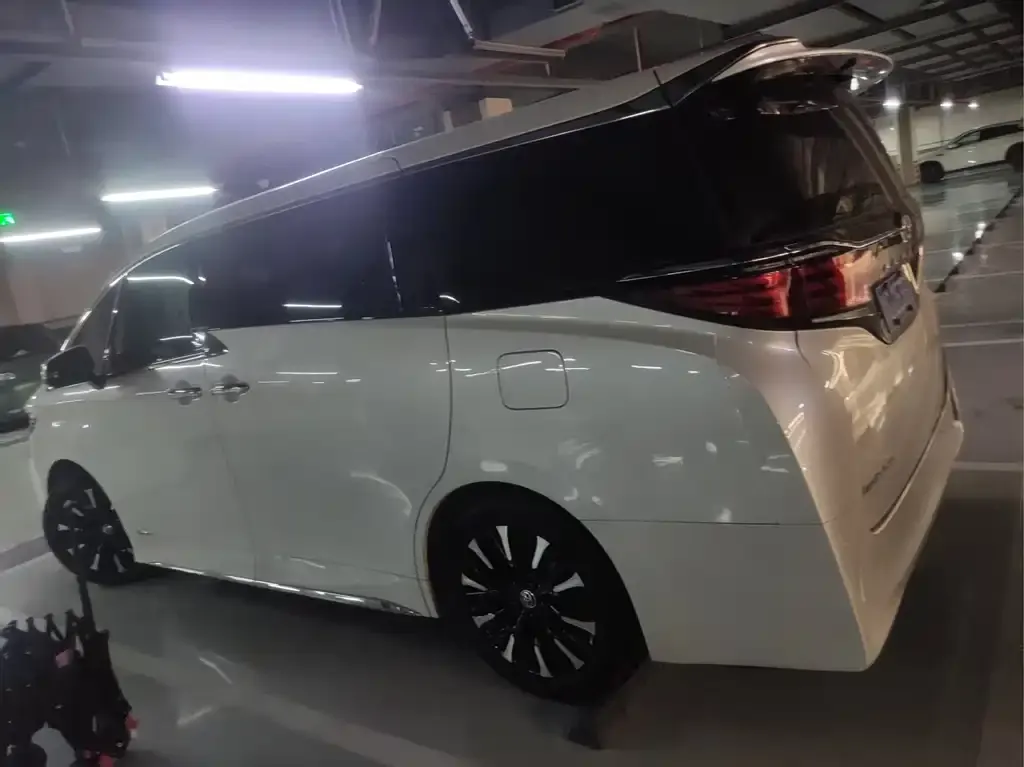Toyota Alphard — фото 5