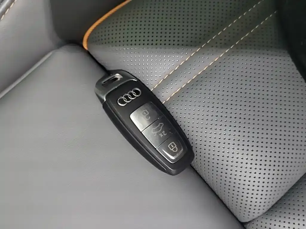 Audi Q4 e-tron — фото 10
