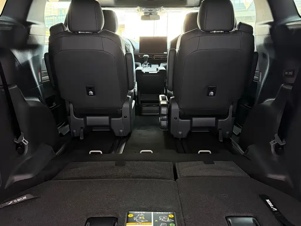 Toyota Granvia — фото 7