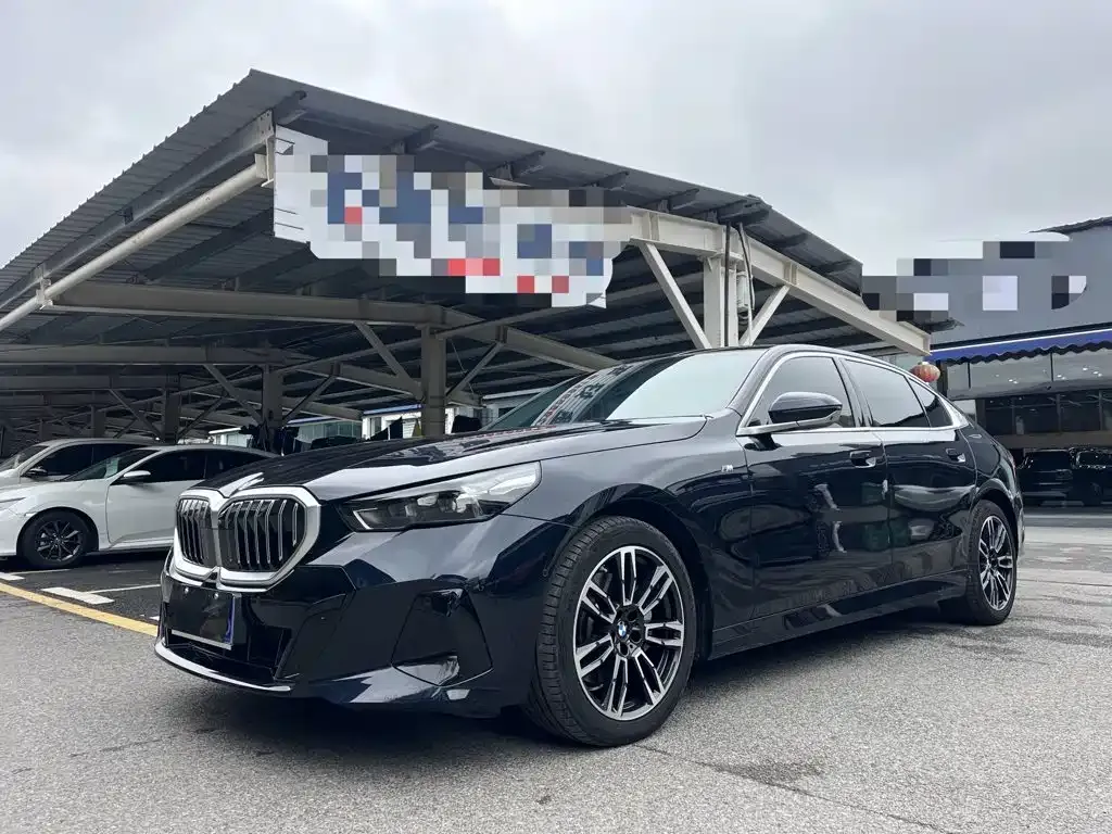 BMW 5 Series — фото 1