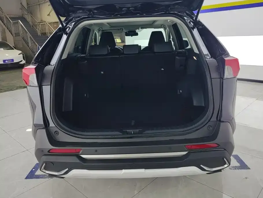 Toyota RAV4 — фото 4