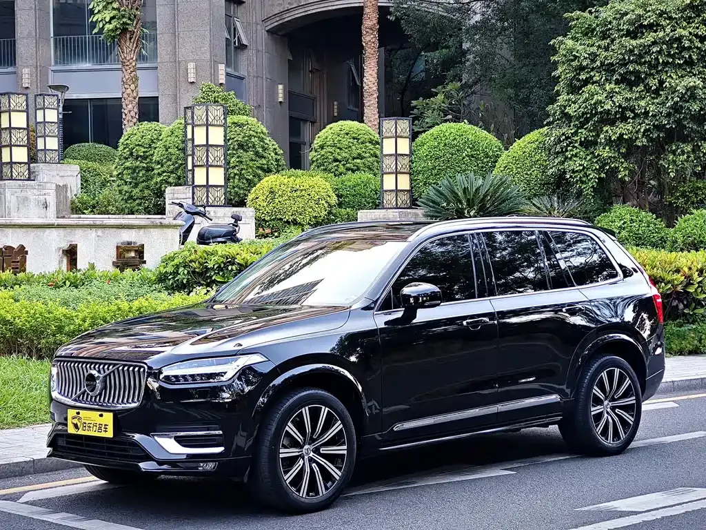 Volvo XC90 — фото 1