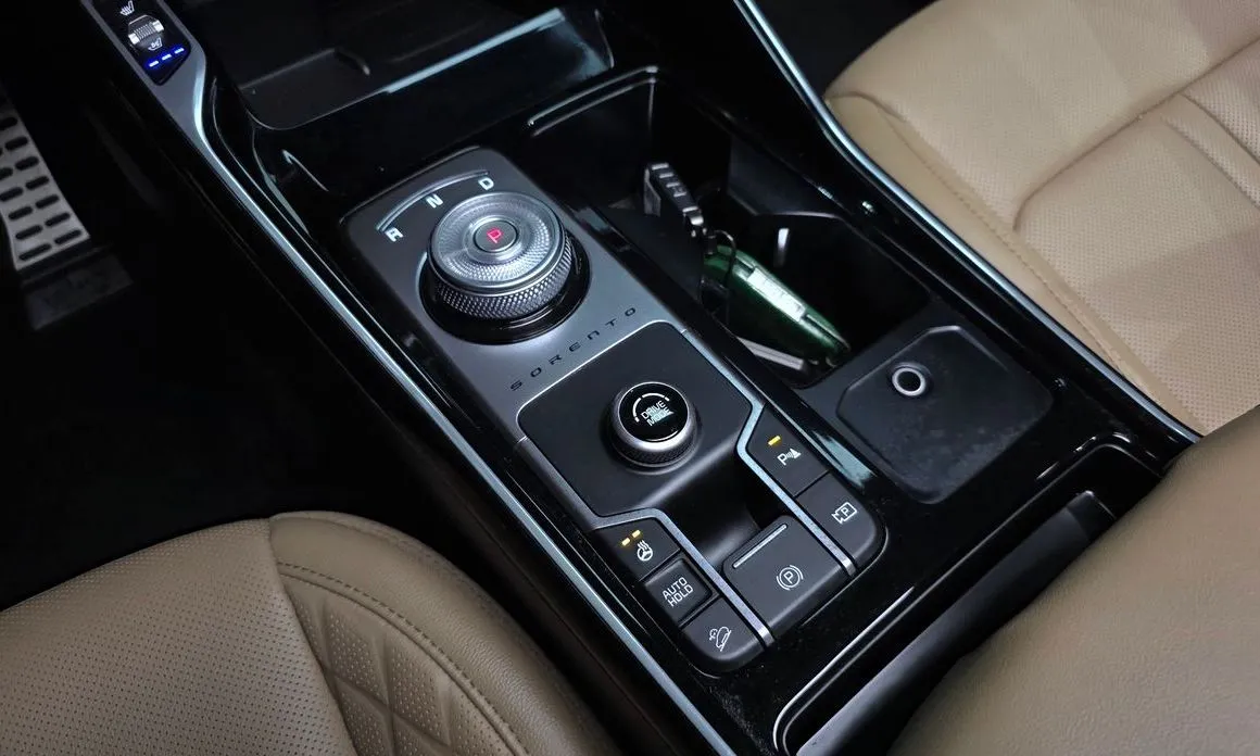 Kia Sorento — фото 6