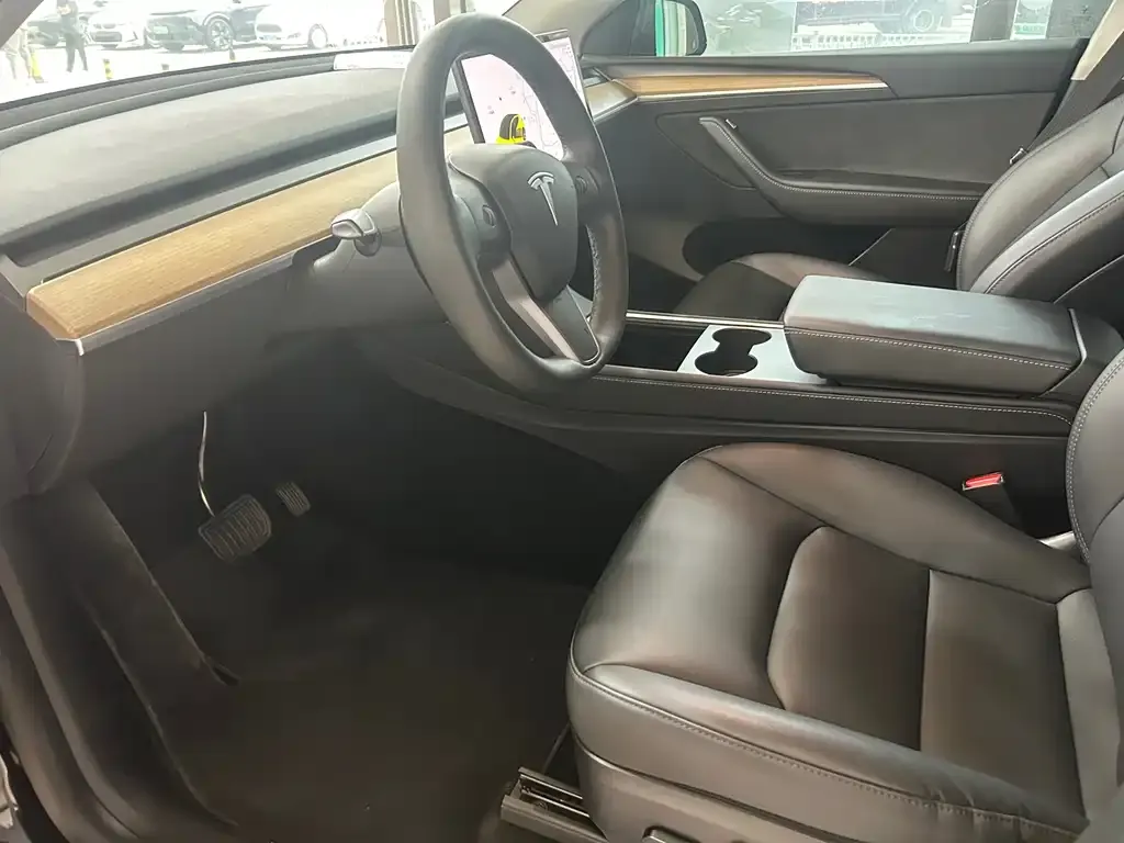 Tesla Model Y — фото 7