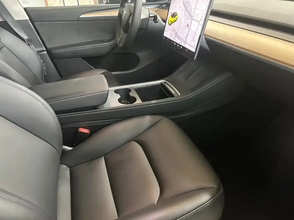 Tesla Model Y — фото 4