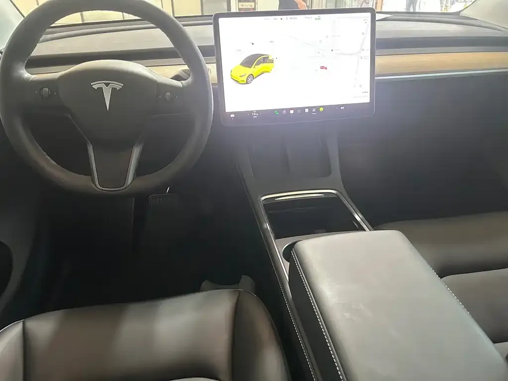 Tesla Model Y — фото 8