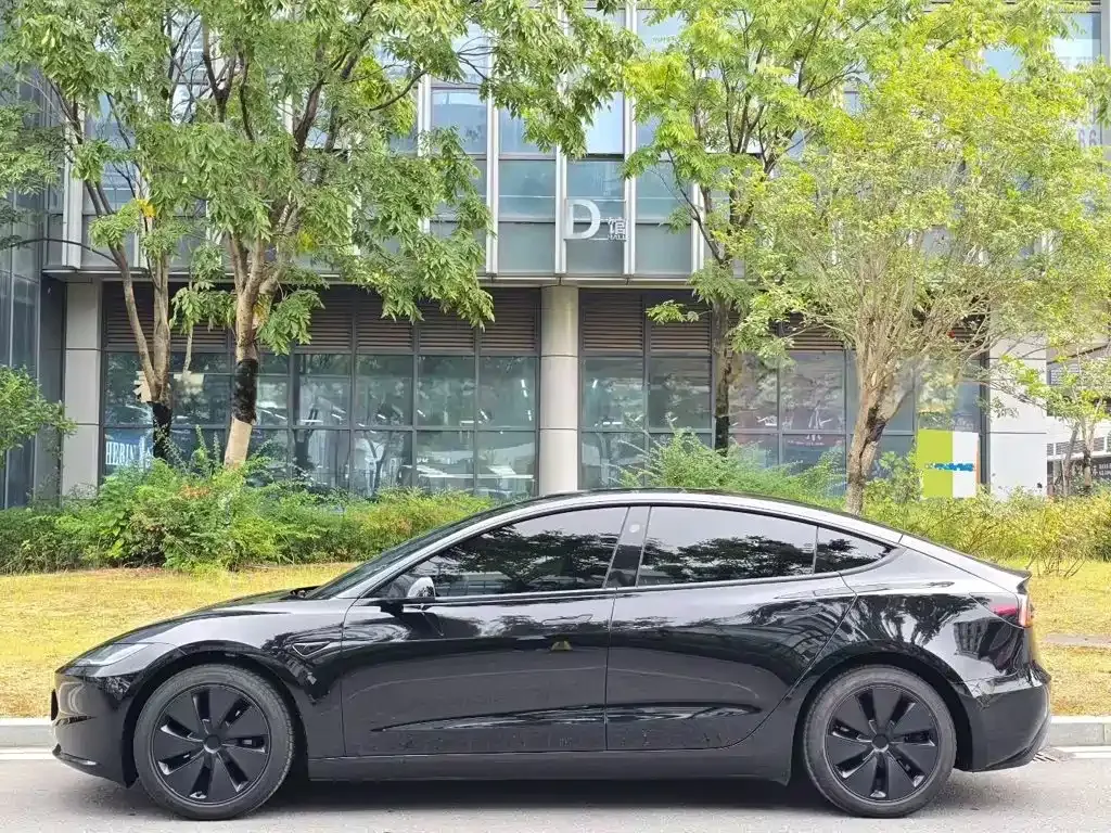 Tesla Model 3 — фото 6