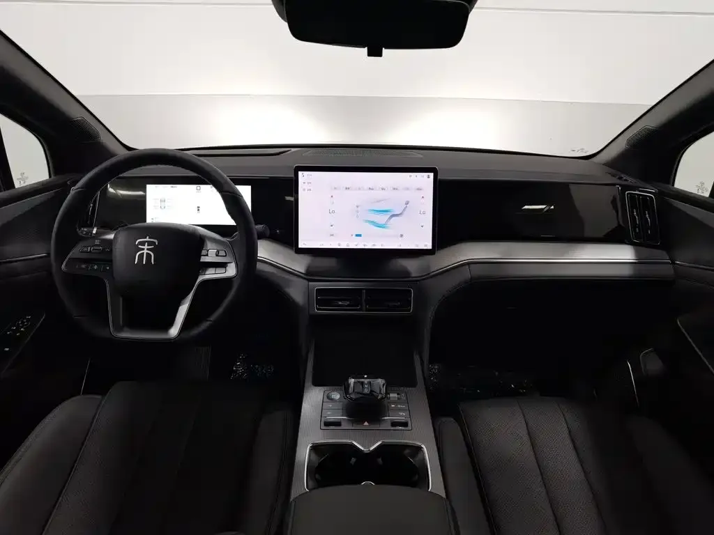 BYD L DM-i — фото 3