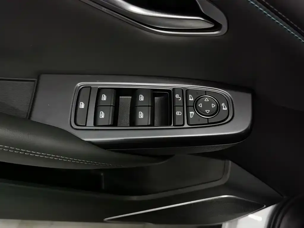 BYD L DM-i — фото 2