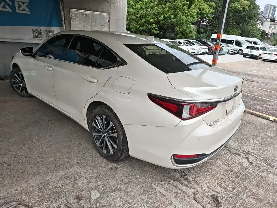 Lexus ES — фото 9
