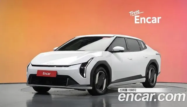 Kia EV4 — фото 1