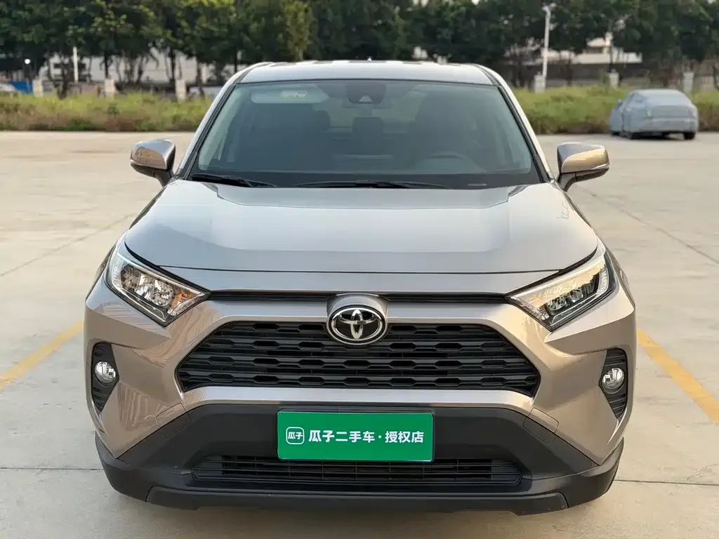 Toyota RAV4 — фото 3