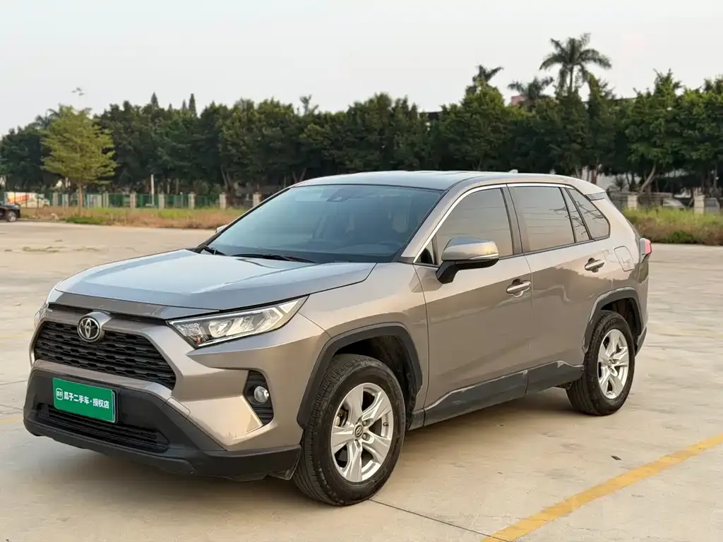 Toyota RAV4 — фото 6