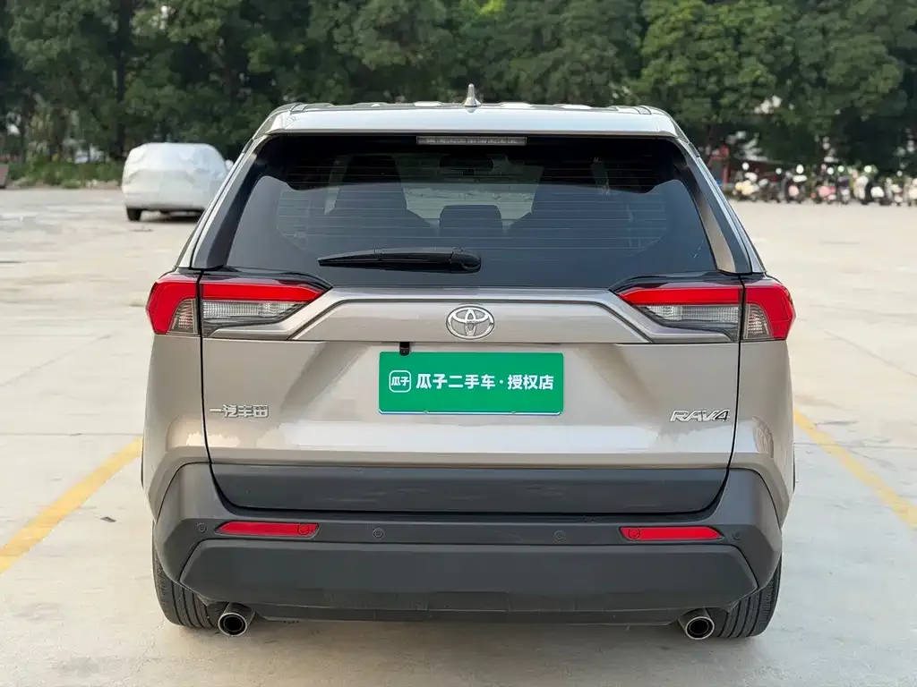 Toyota RAV4 — фото 2