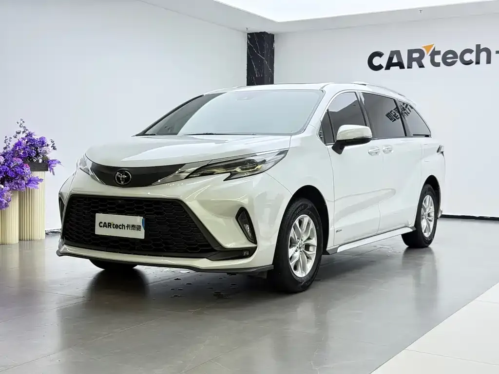 Toyota Granvia — фото 1