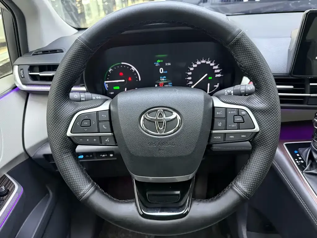 Toyota Granvia — фото 9