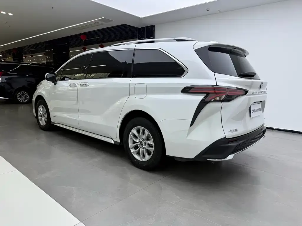 Toyota Granvia — фото 10