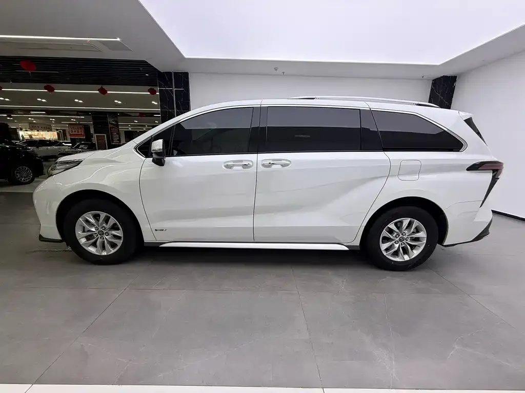 Toyota Granvia — фото 4