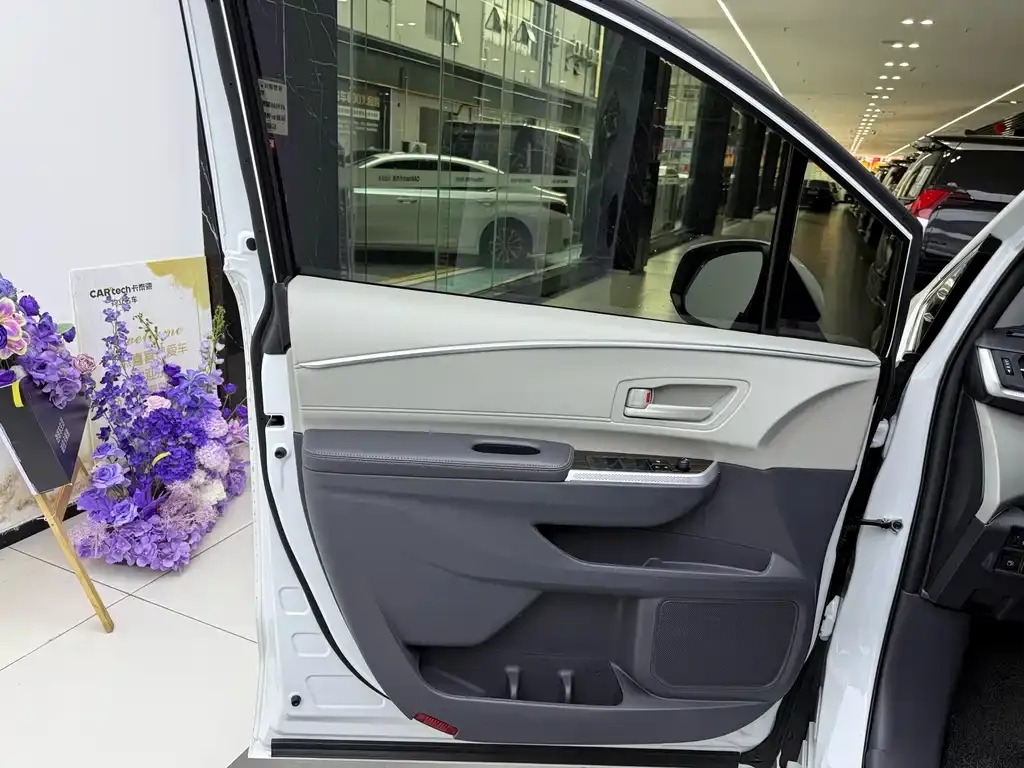 Toyota Granvia — фото 6