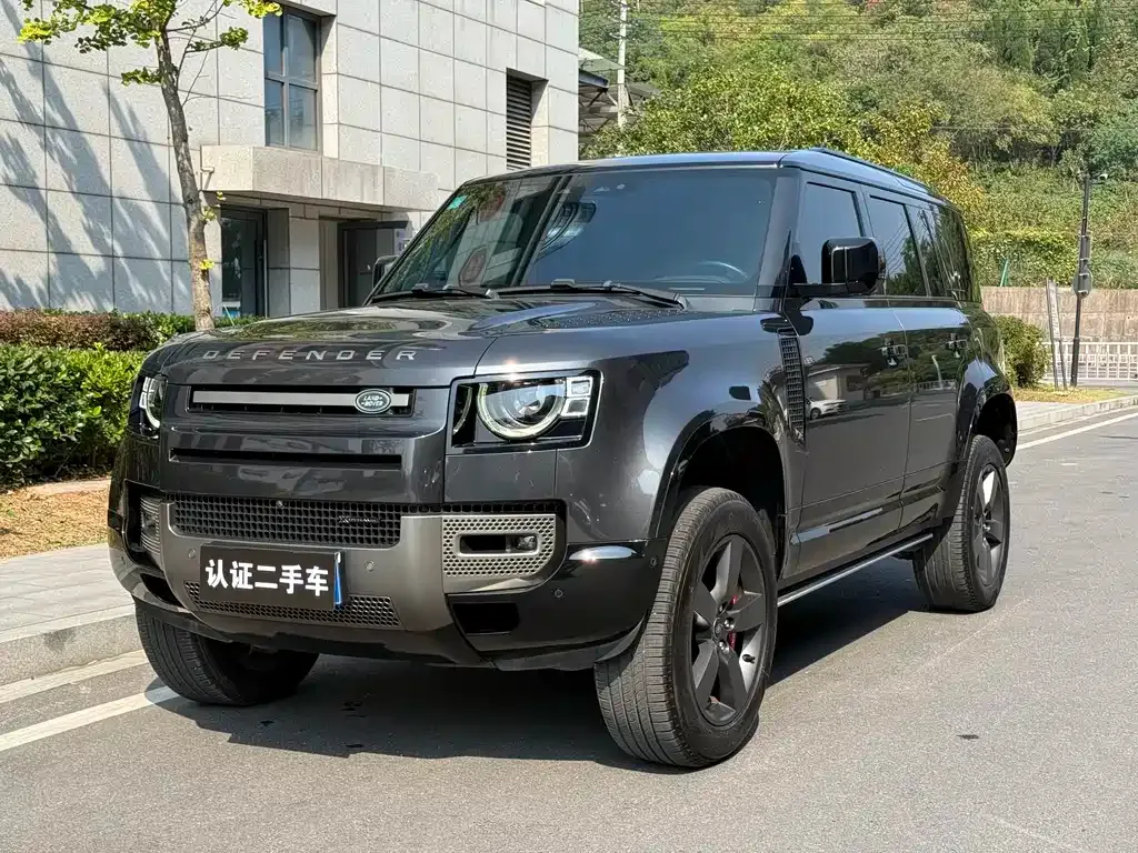 Land Rover Defender — фото 1