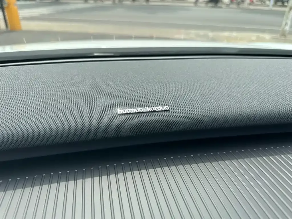 Volvo EX30 — фото 4