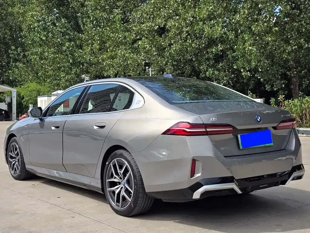 BMW i5 — фото 9