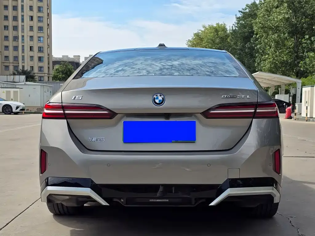BMW i5 — фото 2
