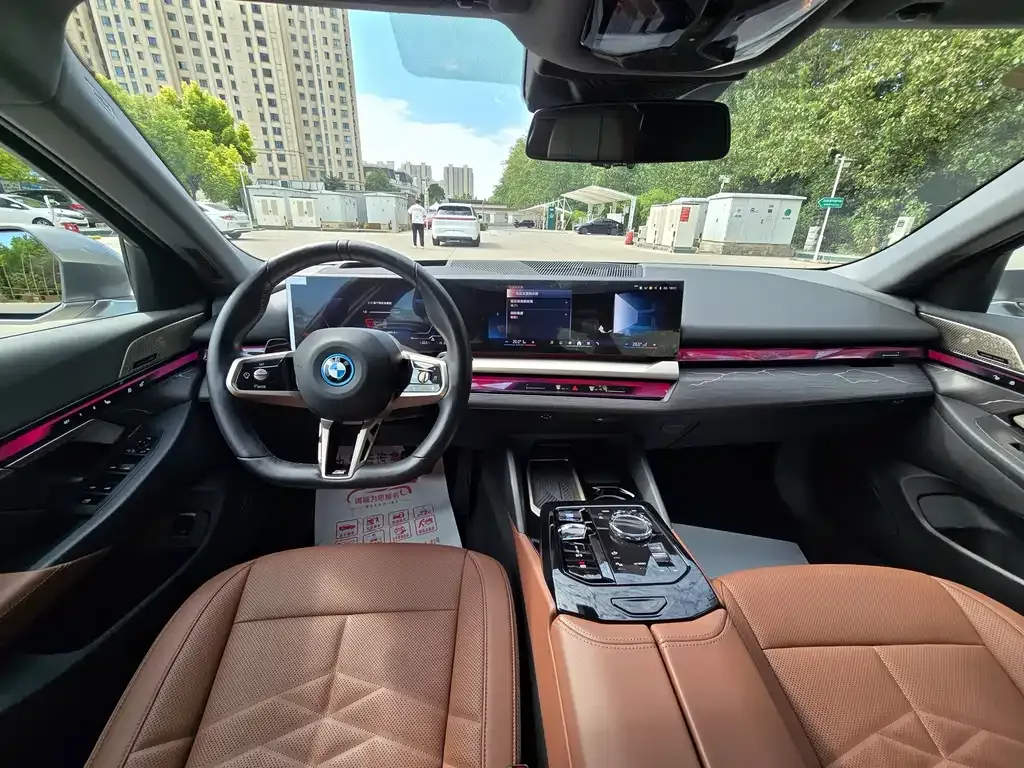 BMW i5 — фото 10