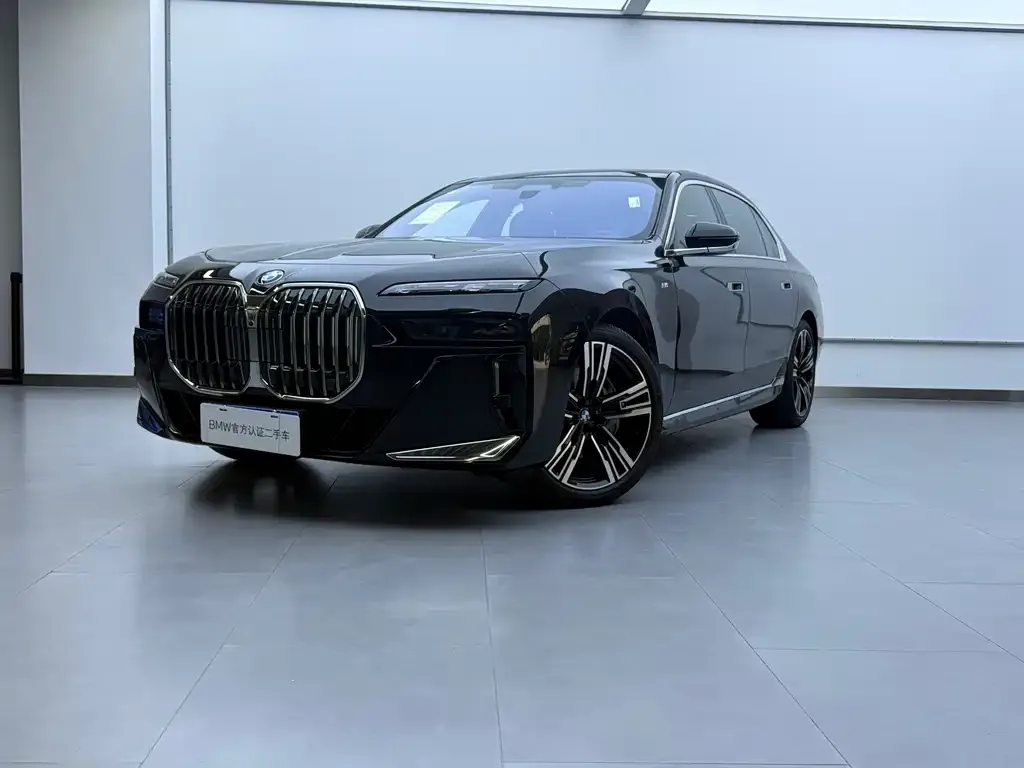 BMW 7 Series — фото 1