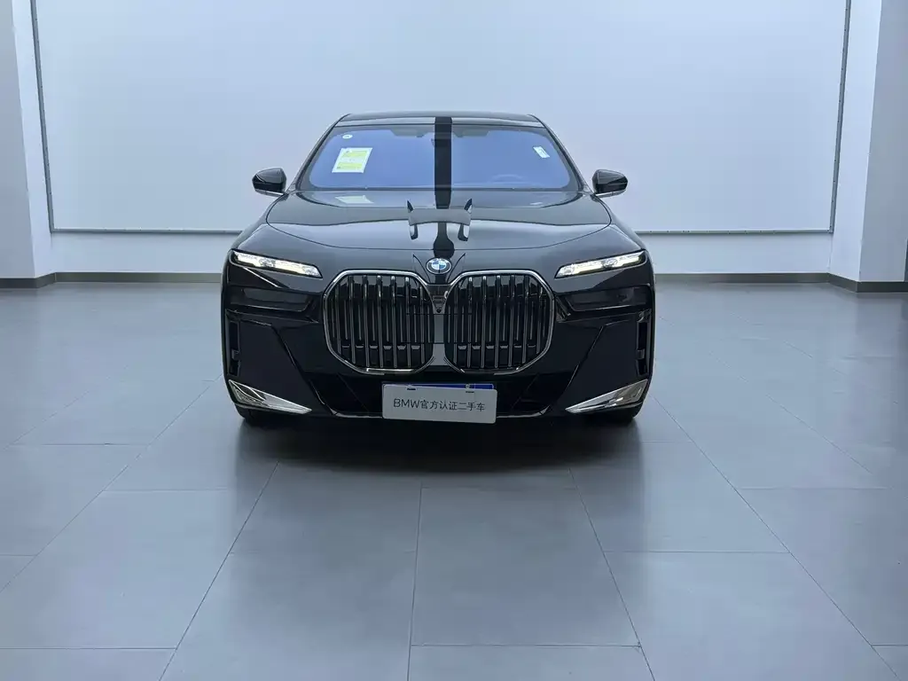 BMW 7 Series — фото 10
