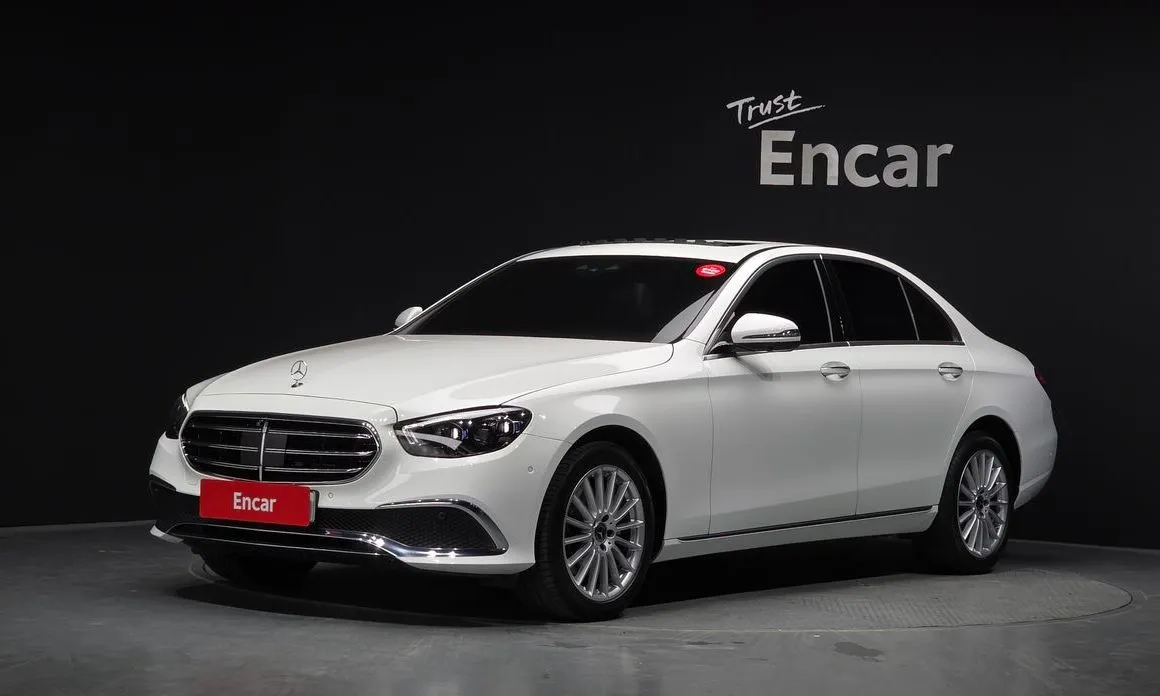 Mercedes-Benz E-Class — фото 1
