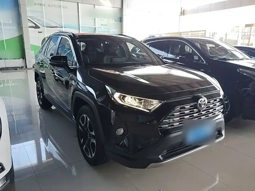 Toyota RAV4 — фото 4