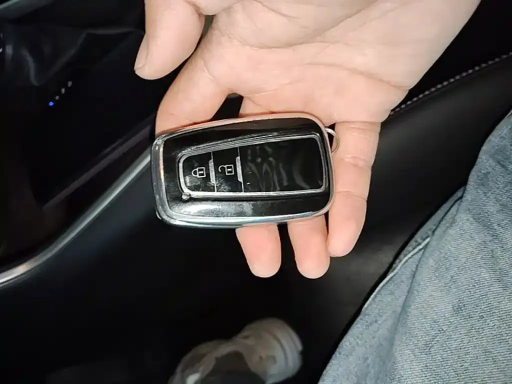 Toyota RAV4 — фото 2