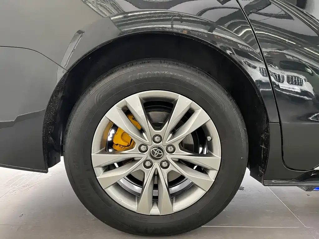Toyota Sienna — фото 10