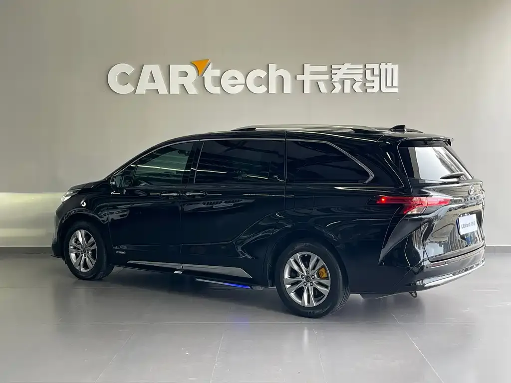 Toyota Sienna — фото 9